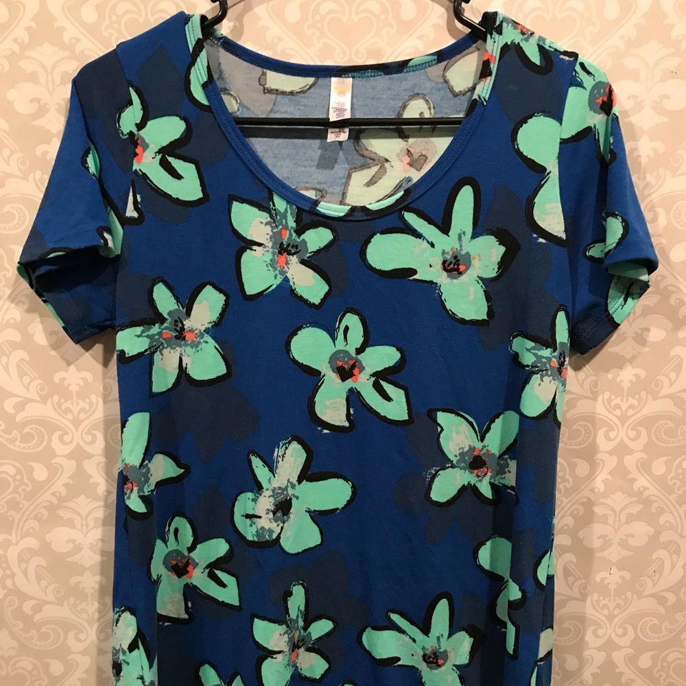 Xs Lularoe Classic T